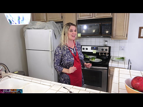 ❤️ Stepmom milking him in the kitchen before his date. ️❌ Porno at en-gb.hentaisun.ru ❌❤